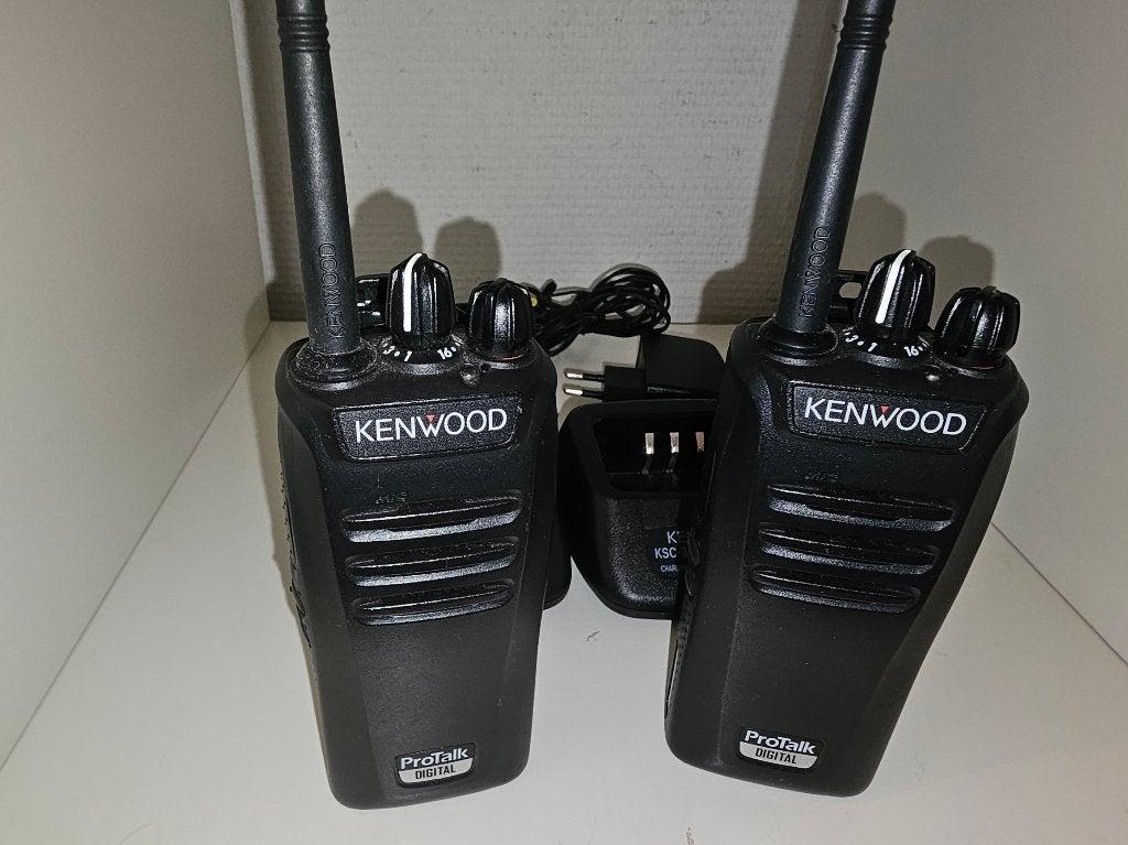 Talkies-walkies numériques Kenwood TK3401D complets, Télécoms, Talkie-walkie ou Walkie-talkie, Enlèvement ou Envoi, Avec clip de ceinture
