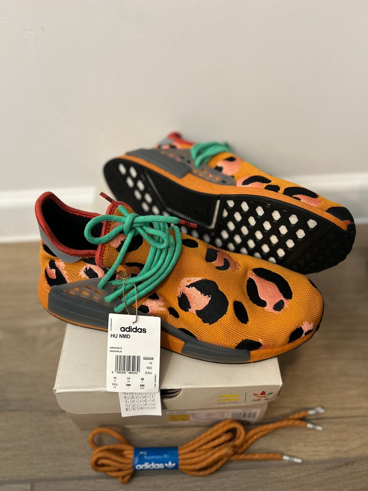 Adidas Animal print ‘Pharell Williams’, Kleding | Heren, Ophalen of Verzenden, Overige kleuren, Sneakers