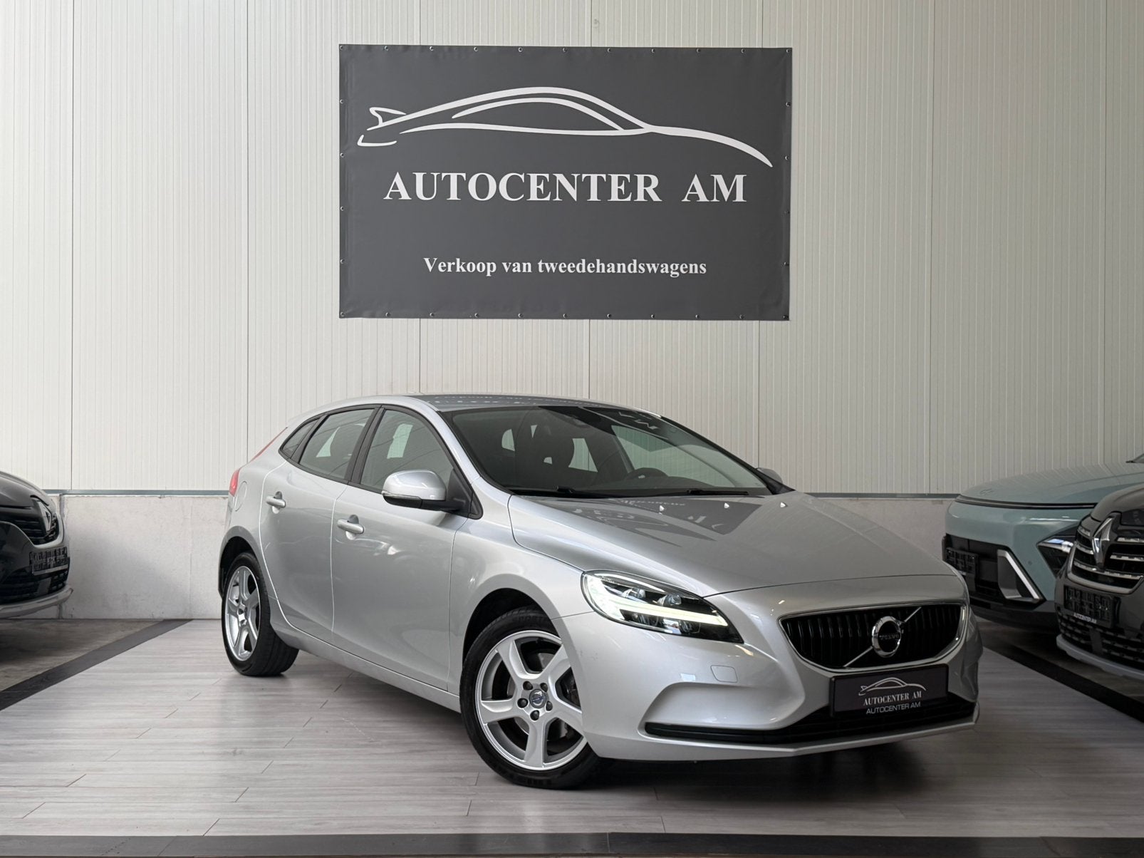 Volvo V40 2.0 T2 Edition GPF FULL LED* Navi* Cruise Control*, Autos, Volvo, 90 kW, Argent ou Gris, Achat, Commande vocale