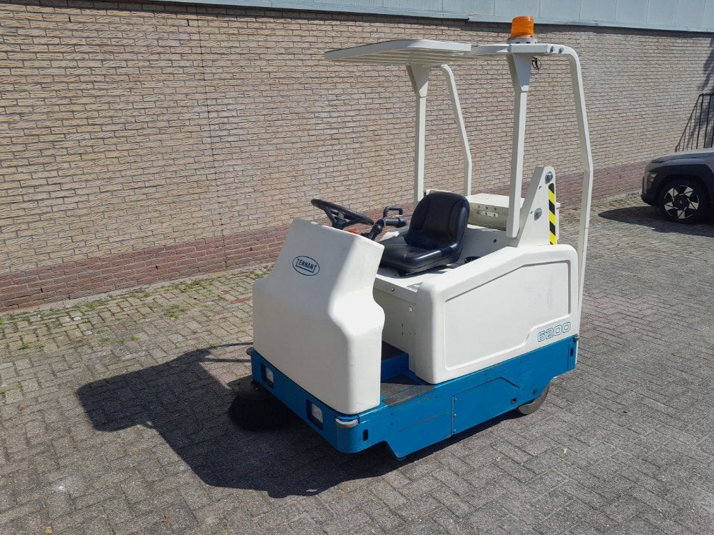Tennant 6200 veegmachine - in nieuwstaat., Tuin en Terras, Veegmachines, Zo goed als nieuw, Ophalen of Verzenden