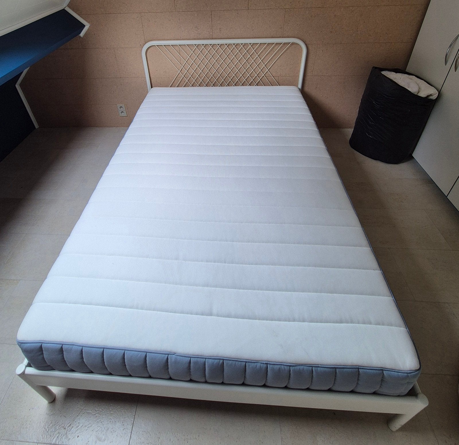 Bed van 140x200 „klaar om te slapen”, Huis en Inrichting, Slaapkamer | Bedden, Ophalen