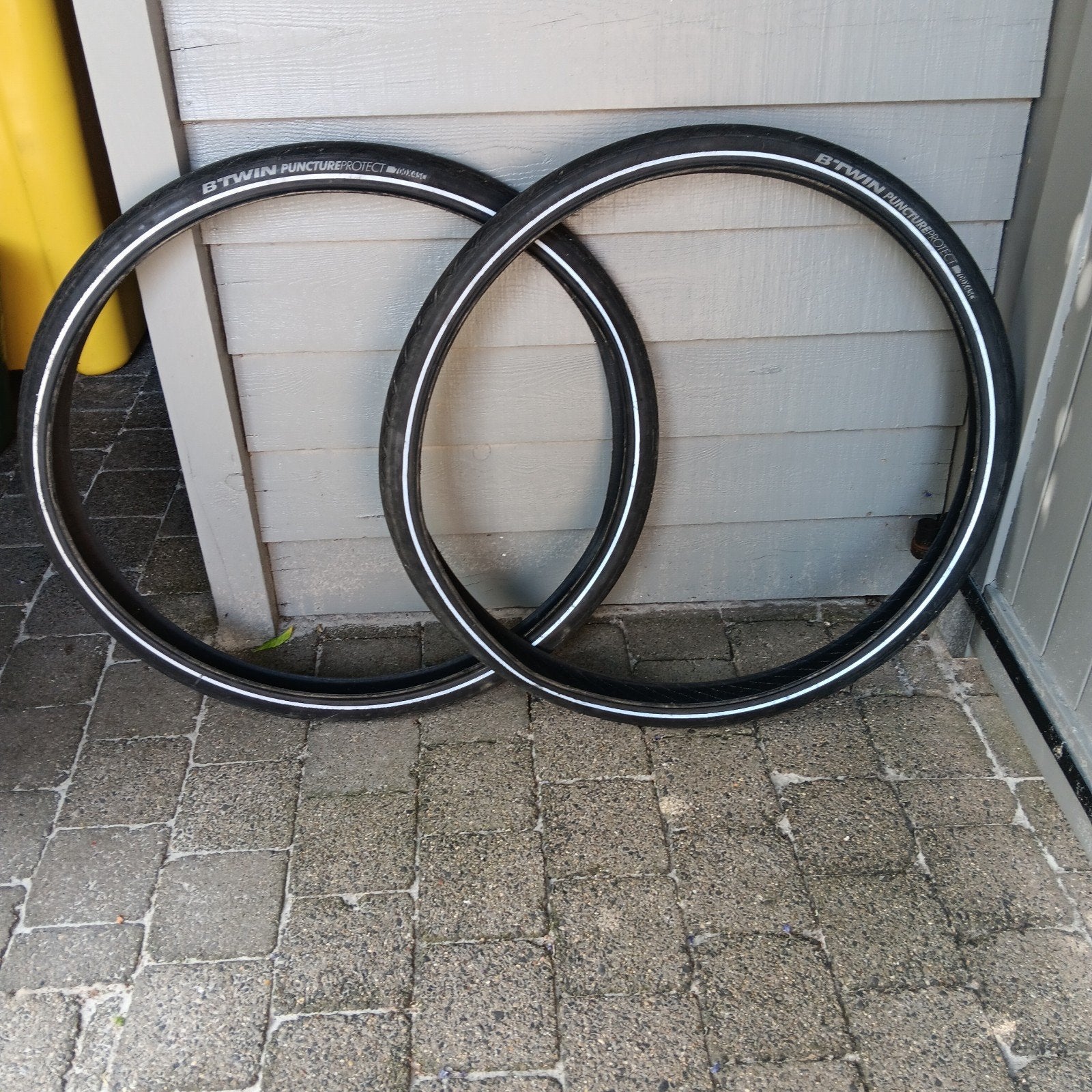 2 pneus 700x45 seulement deux fois avec des vélos, Vélos & Vélomoteurs, Enlèvement
