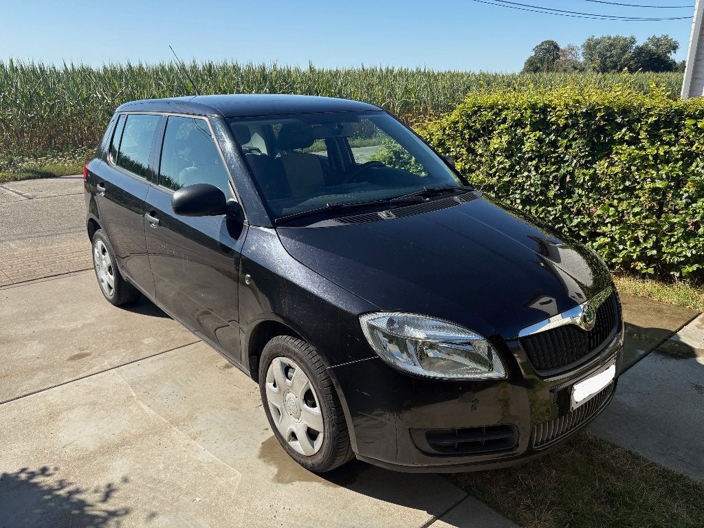 Skoda Fabia 1.2i, Autos, Skoda, Particulier, Fabia, Airbags, Bluetooth, Essence, Euro 4, Hatchback, 5 portes, Boîte manuelle, Noir