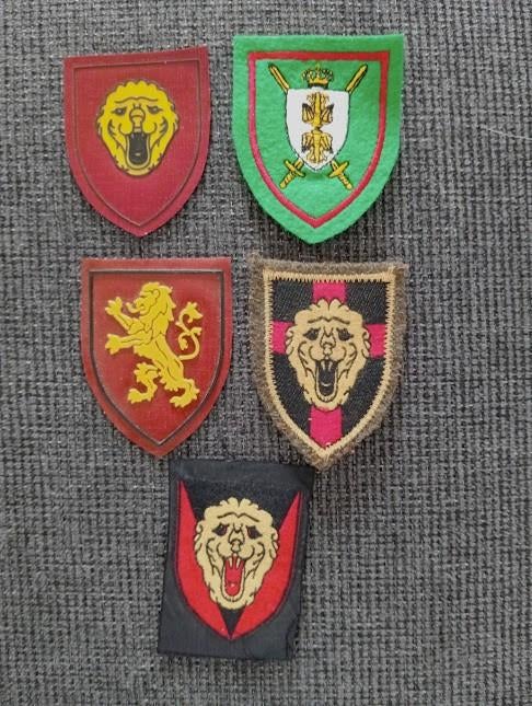 Lot de 5 ecussons A.B.L., Collections, Enlèvement ou Envoi, Armée de terre, Emblème ou Badge