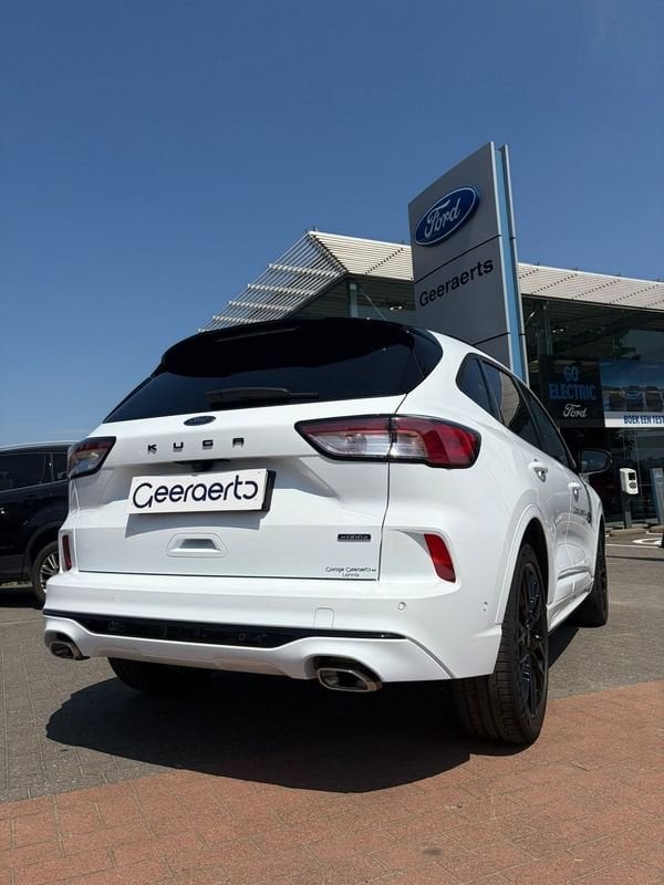 Ford Kuga, Gebruikt, Zwart, https://public.car-pass.be/vhr/a316f887-4a23-4ec3-b5dd-cd685c1c30a4, Leder en Stof