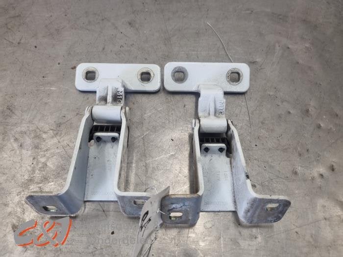 Charnière porte arrière droite d'un Renault Express, Renault, -, 3 mois de garantie, Utilisé