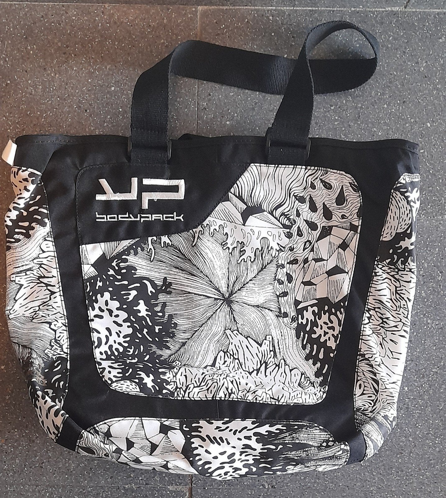 Bodypack sportieve draagtas – zwart/wit design, Bijoux, Sacs & Beauté, Sacs | Sacs à bandoulière, Enlèvement, Blanc