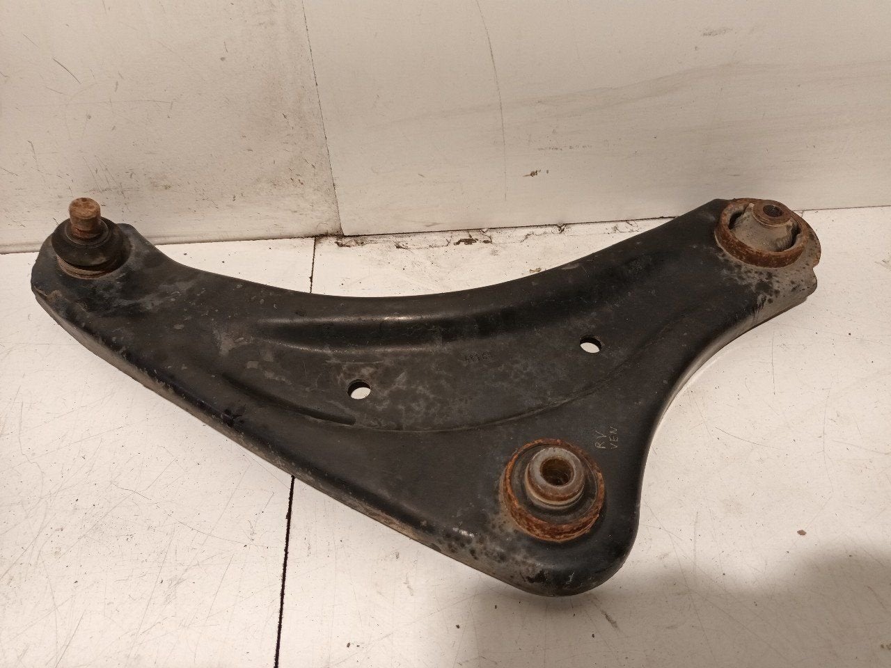 Draagarm rechts voor Nissan Leaf, Onderdelen@venauto.nl, Van der Ven Autorecycling B.V., Gebruikt, Ettenseweg 76, 4706 PB Roosendaal, The Netherlands