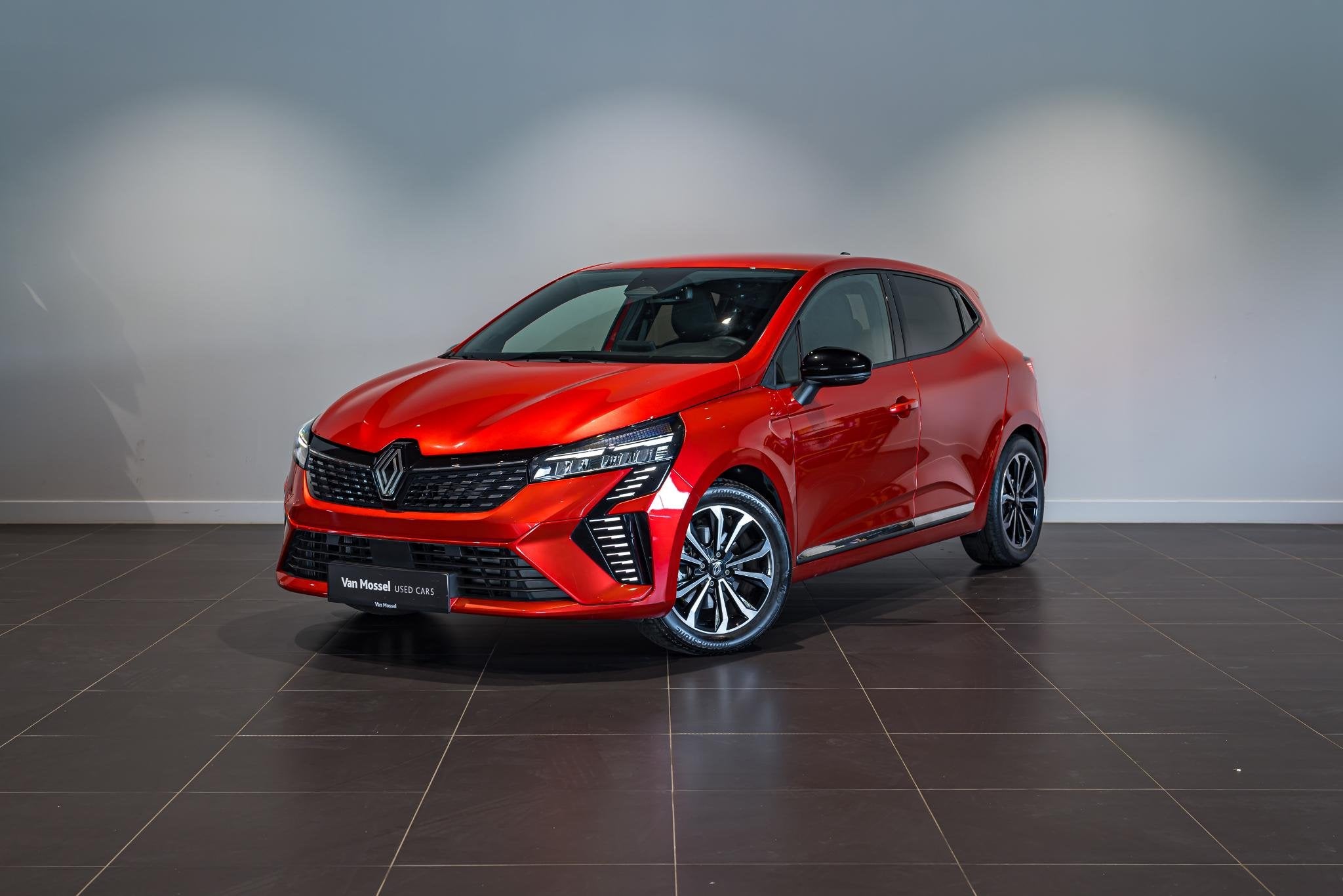 Renault Clio E-TECH Full Hybrid 145 Techno (automatique), Rouge, Entreprise, Carnet d'entretien, 105 kW