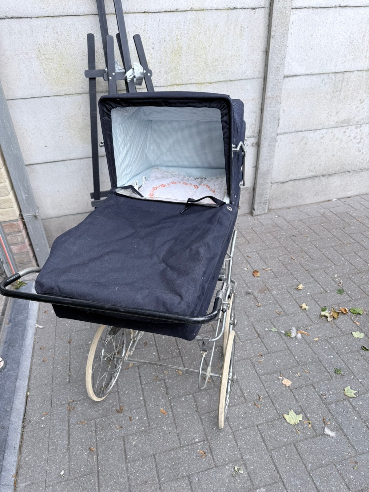 Kinderwagen begin jaren 70, Ophalen, Gebruikt, Metaal, Inklapbaar