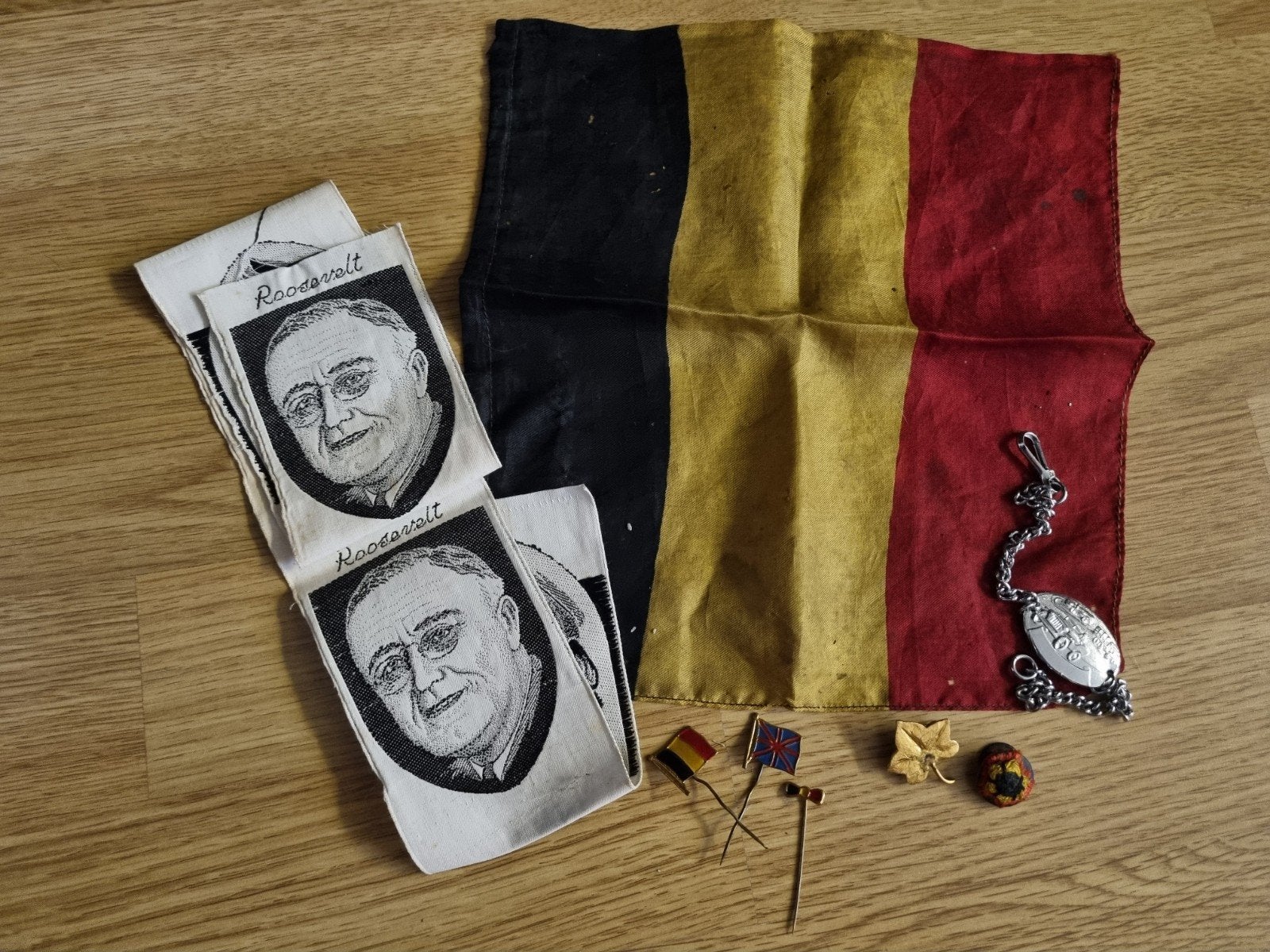 Lot bevrijding WOII, Enlèvement ou Envoi, Armée de terre, Emblème ou Badge