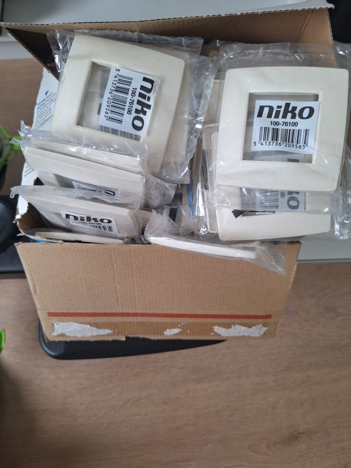 Afdekplaatje Niko Crème, Enlèvement