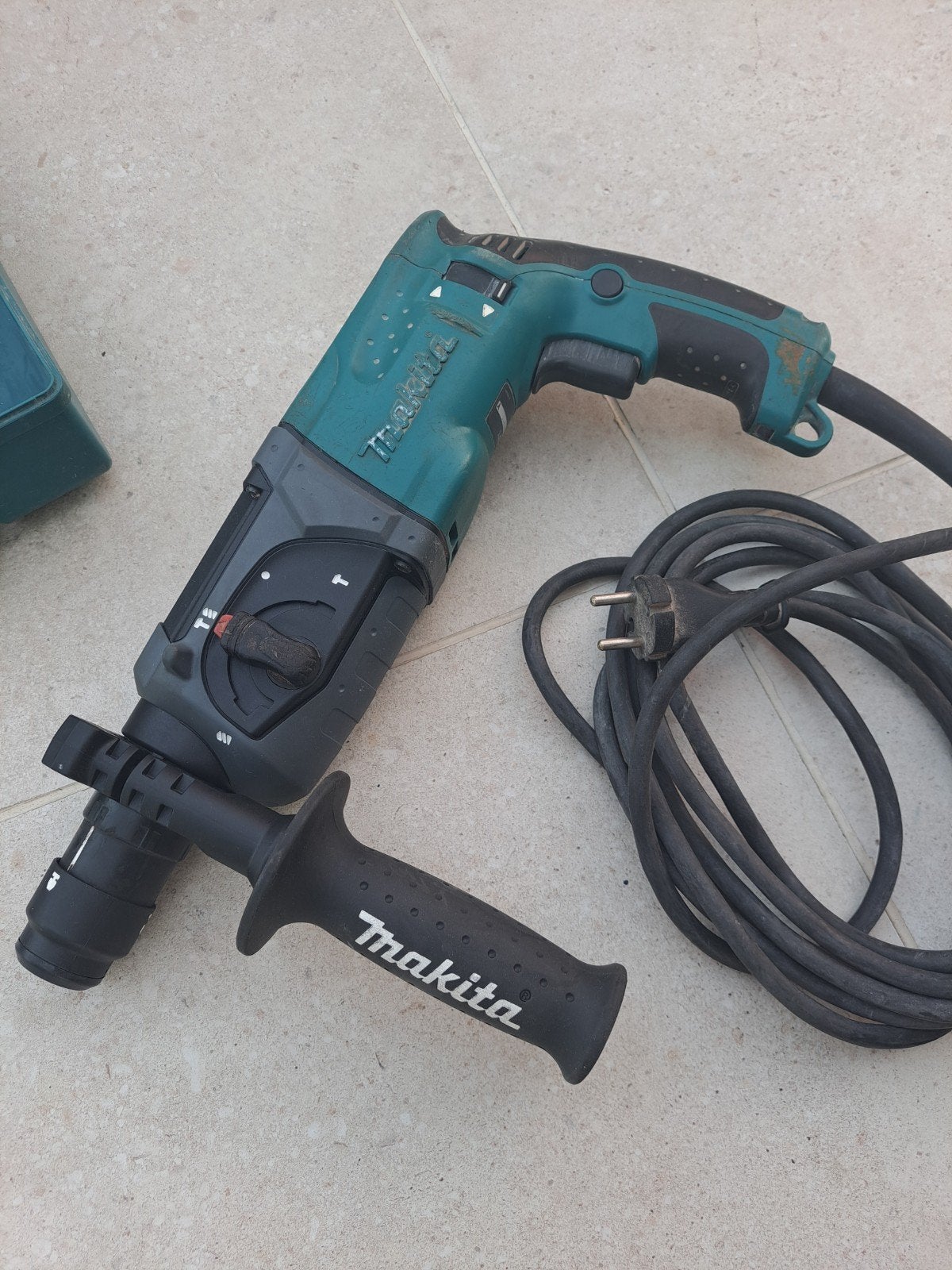 Makita HR2470FT avec boîtier et mandrin à dégagement rapide., Bricolage & Construction, Outillage | Foreuses, Enlèvement ou Envoi