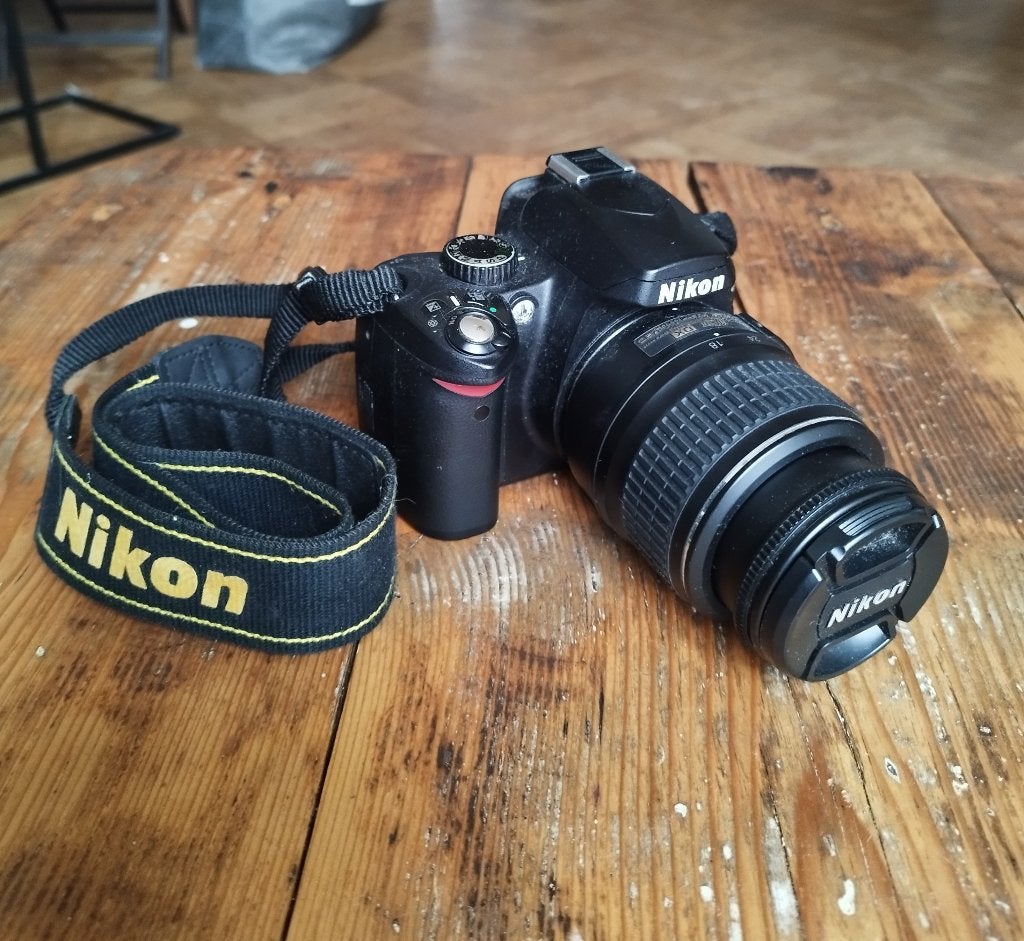 Nikon D60 + objectif 18-55 mm, Moins de 4 fois, Comme neuf, Enlèvement, Mise au point manuelle