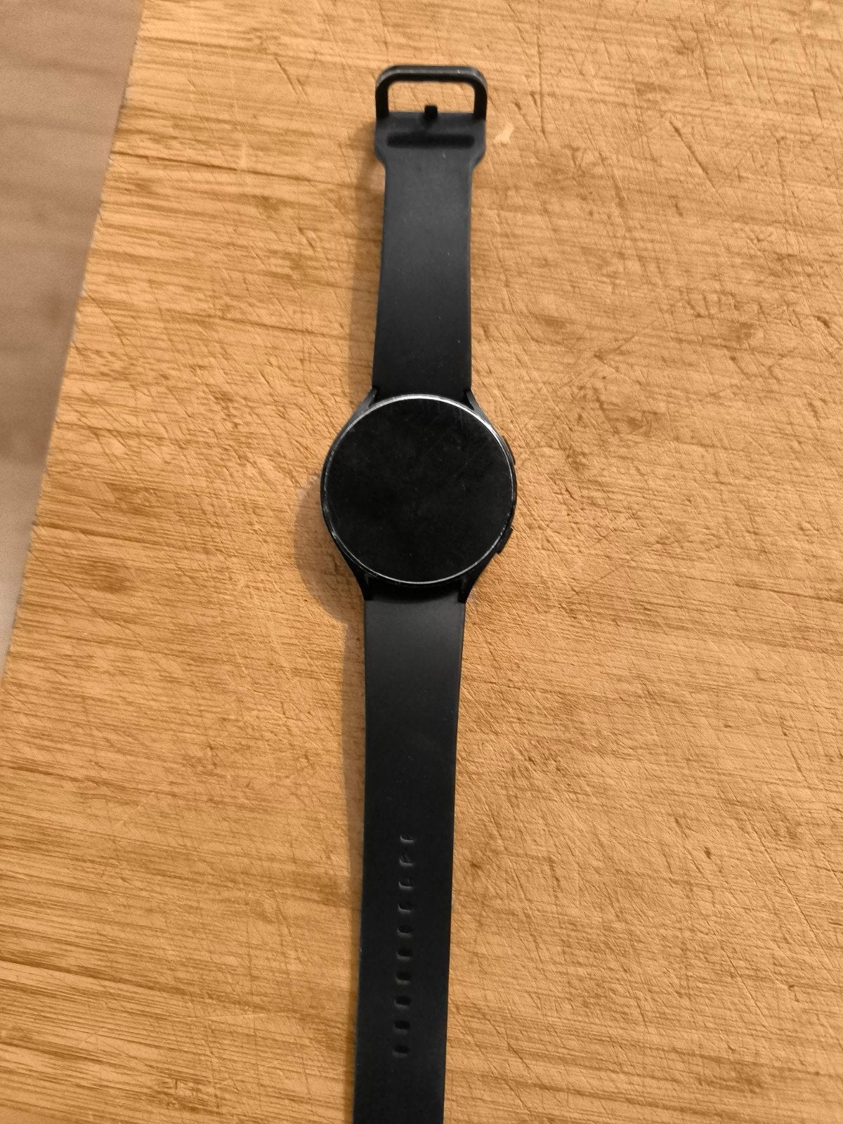 WAT MOET JE MEENEMEN: Samsung Galaxy Watch 4 + oplader, Handtassen en Accessoires, Smartwatches