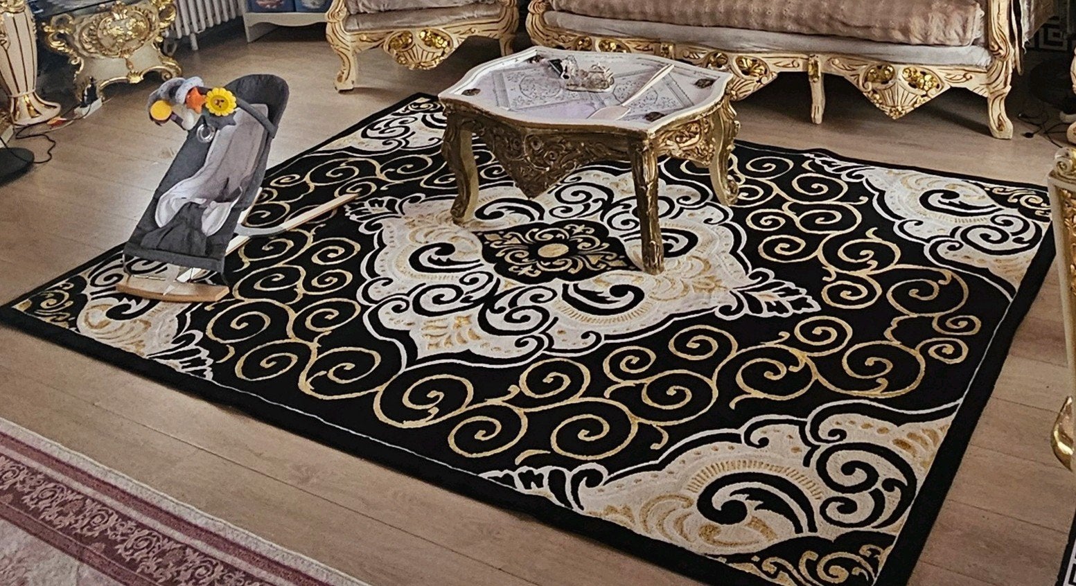 Mooie groot tapijt 300x200cm In perfecte staa zwart met Goud, Ophalen