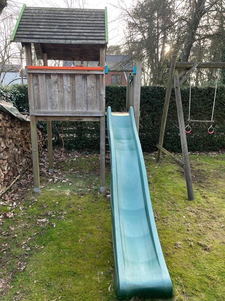 Speelhuisje hout in goede staat met glijbaan en. Extra’s, Kinderen en Baby's, Ophalen, Zo goed als nieuw, Glijbaan