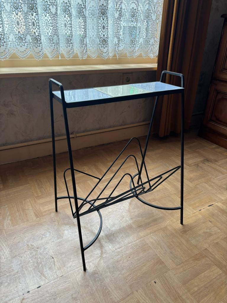 Set van bijzettafel en krantenhouder, Enlèvement