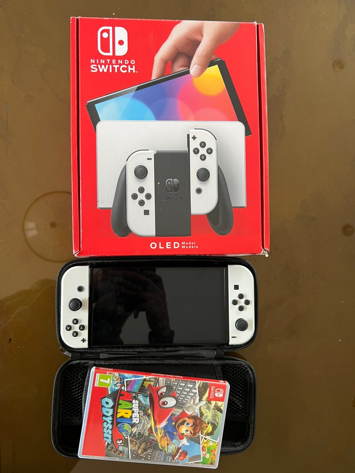 Nintendo switch OLED met accesoires en Mario Odyssesy, Ophalen, Zo goed als nieuw, Switch OLED