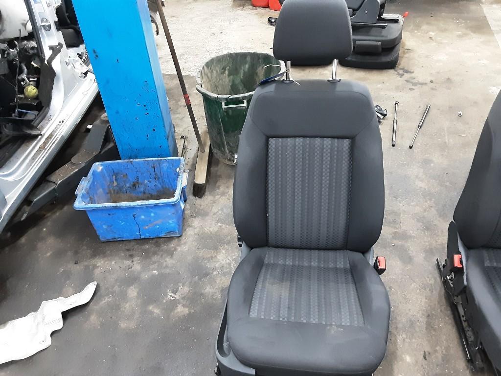 SIEGE AVANT DROIT ( PASSAGER ) Volkswagen Polo V (6R), Volkswagen, Mevr. I. Hauben, Utilisé, Rue de l'Espoir 34 34
4030  GRIVEGNÉE, BE