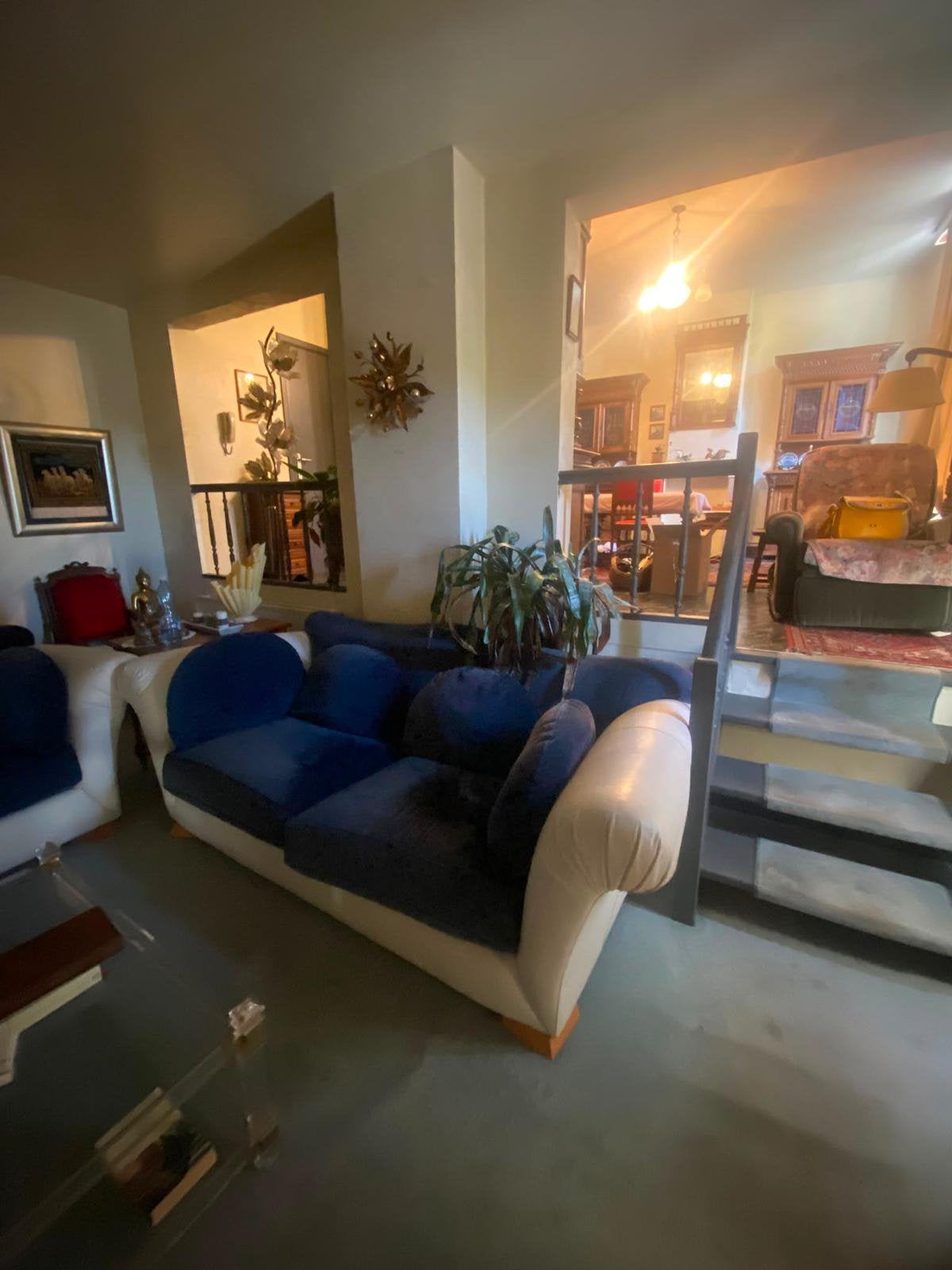 Twee Natuzzi-zetels, crème leer met blauwe stof, Huis en Inrichting, Ophalen, Gebruikt, Leer