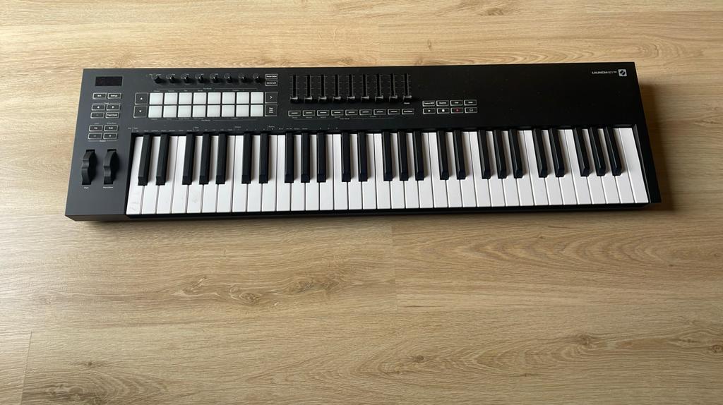 Novation Launchkey 61 MK3, Muziek en Instrumenten, Midi-apparatuur, Ophalen, Zo goed als nieuw