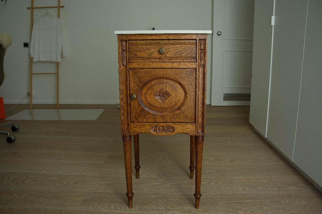 Armoire ancienne avec dessus en marbre, Enlèvement