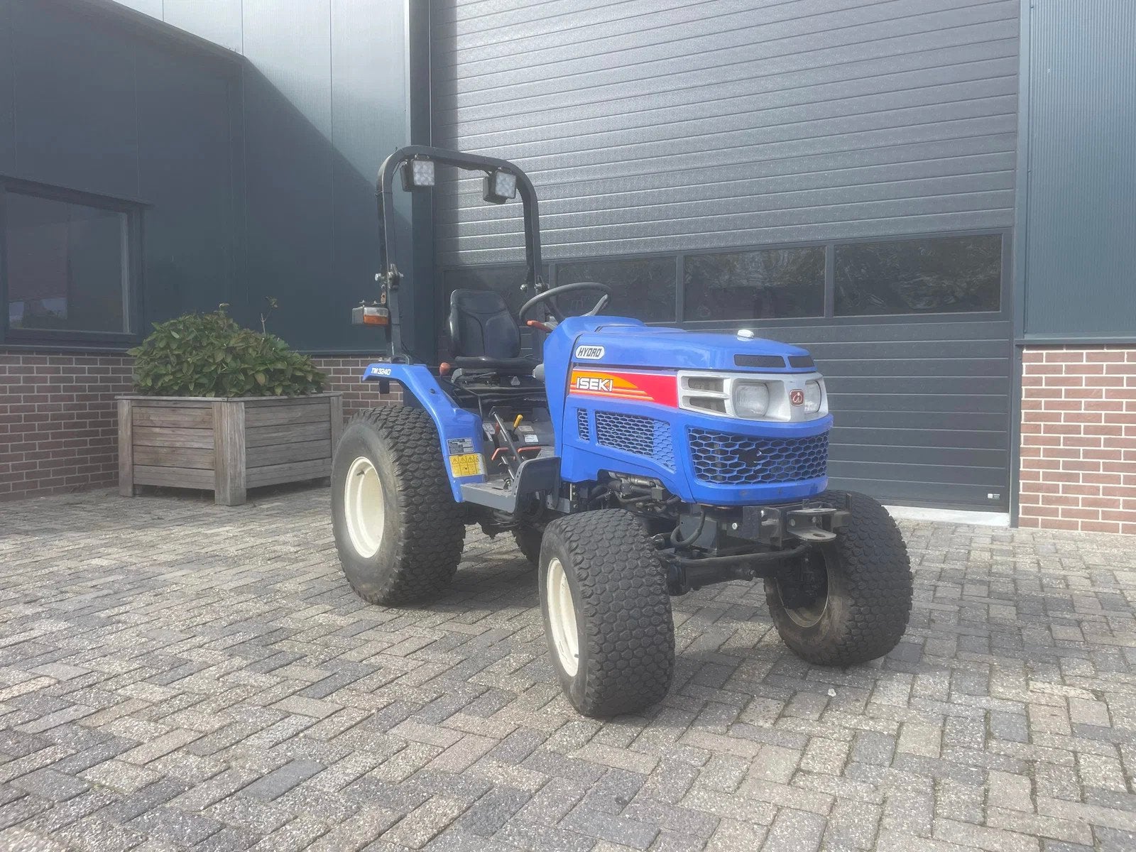 Iseki TM 3240 HST compact tractor met gazonbanden, Autres types