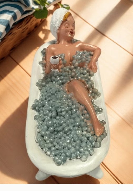 Vintage collectors figuur Vrouw in bad met spaarpot (17cm), Verzamelen, Ophalen of Verzenden, Nieuw