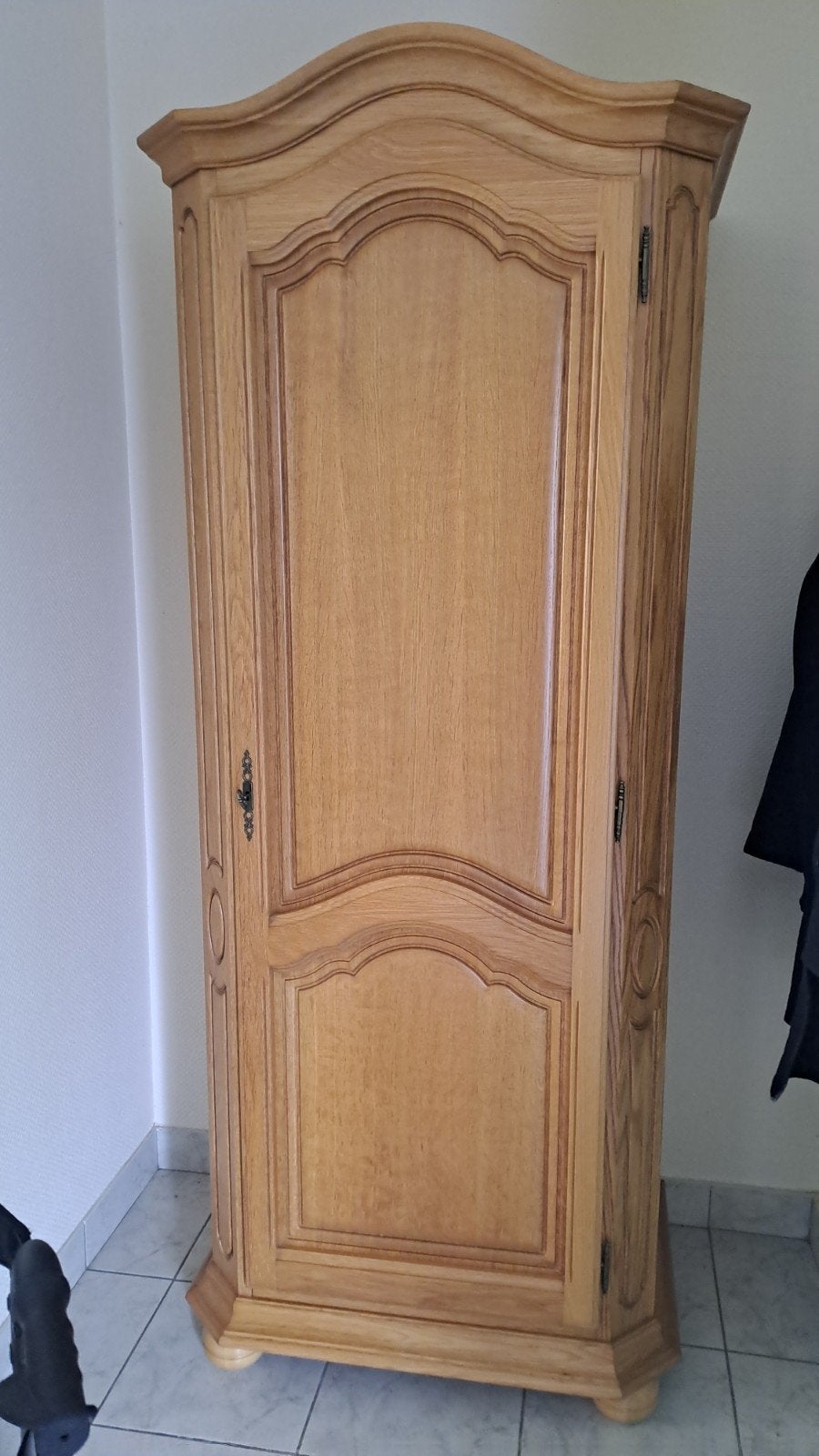 eiken hall kast, Ophalen