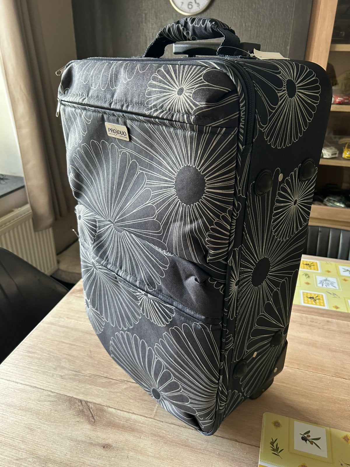 2 valises totalement neuves de marque pro-Duo, Neuf, Enlèvement, 60 à 70 cm, Clé