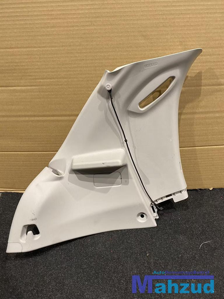 PEUGEOT 108 Hoedenplank houder links kofferbak afdekkap, Taurusavenue 1
2132 LS  Hoofddorp, NL, Contact.group@renault.com, Stellantis N.V.