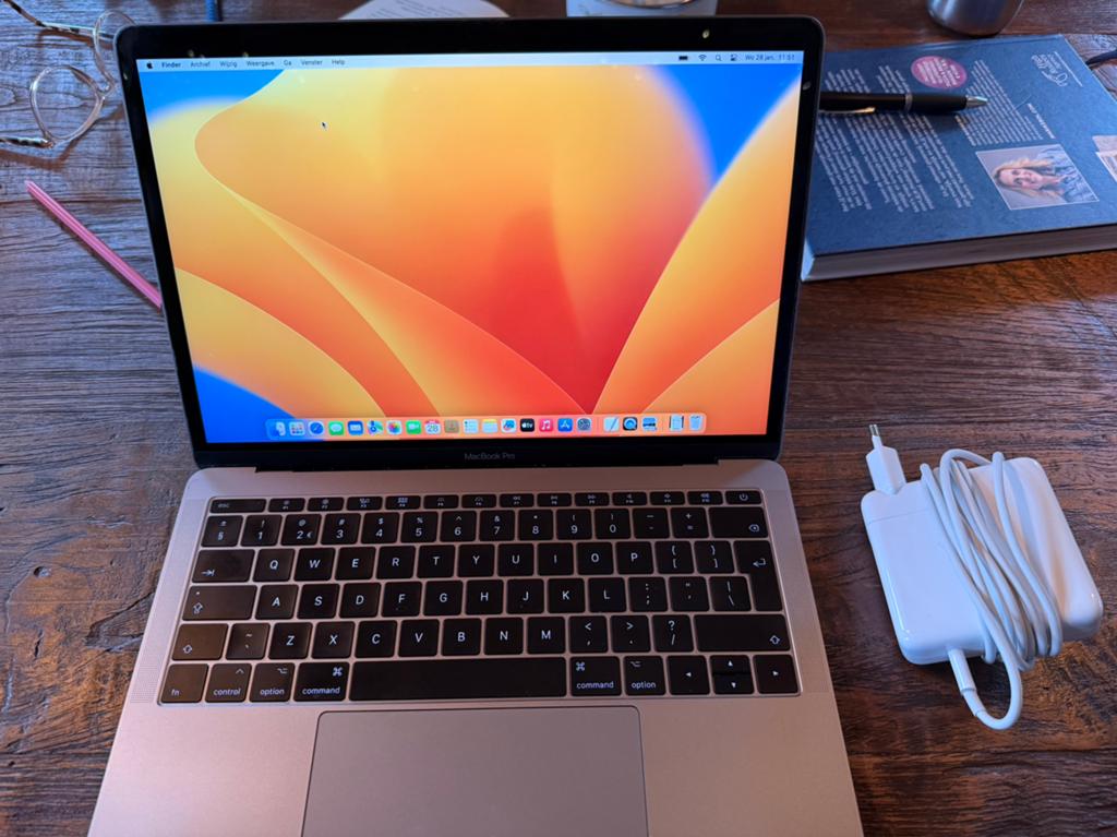 Als nieuwe Apple MacBook Pro 2,3GHz i5 8GB 128GB Office 365, Computers en Software, Apple Macbooks, MacBook Pro, 2 tot 3 Ghz, Qwerty