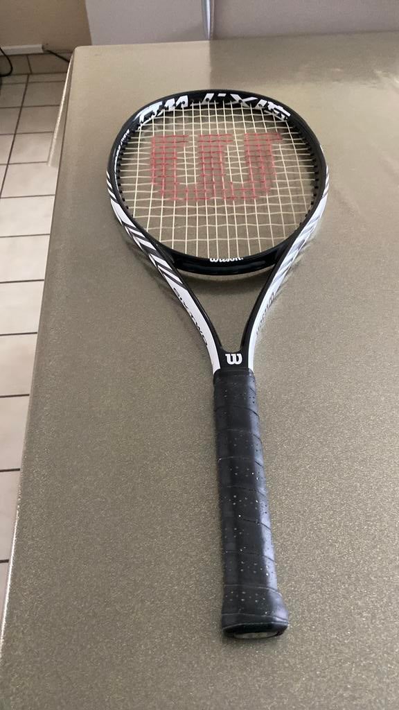 Tennisracket Wilson Six-two. Blx . 4 1/4, Ophalen of Verzenden, Zo goed als nieuw, Wilson