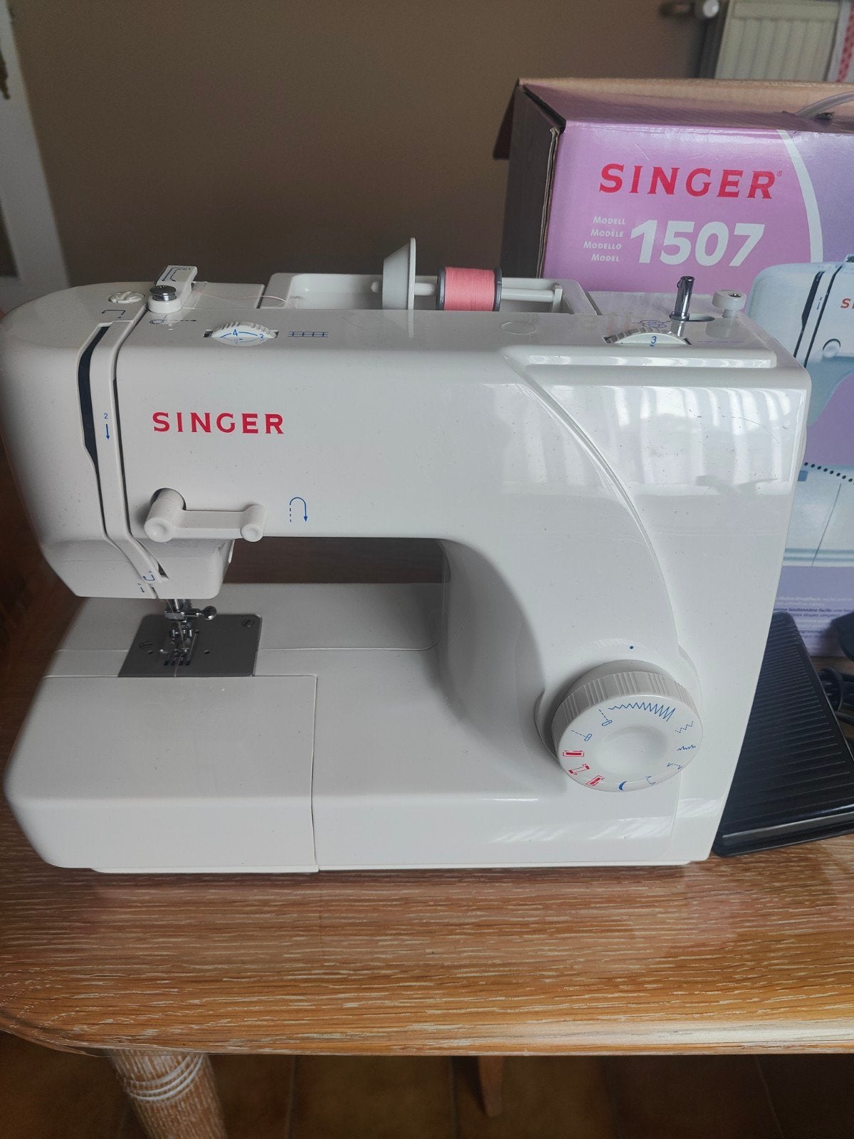 Singer 1507 naaimachine, zo goed als nieuw, werkt perfect., Hobby en Vrije tijd, Naaimachines en Toebehoren, Ophalen, Naaimachine