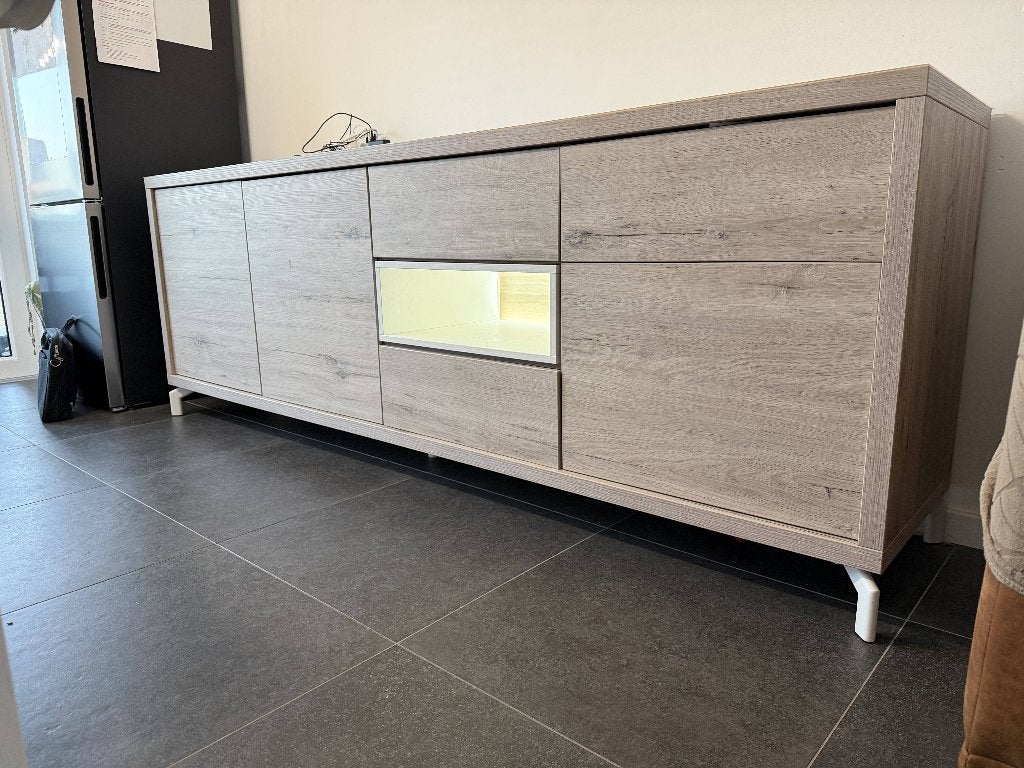 Dressoir eik licht grijs met LED verlichting in midden, Huis en Inrichting, Ophalen, Met lade(s), Zo goed als nieuw, 200 cm of meer