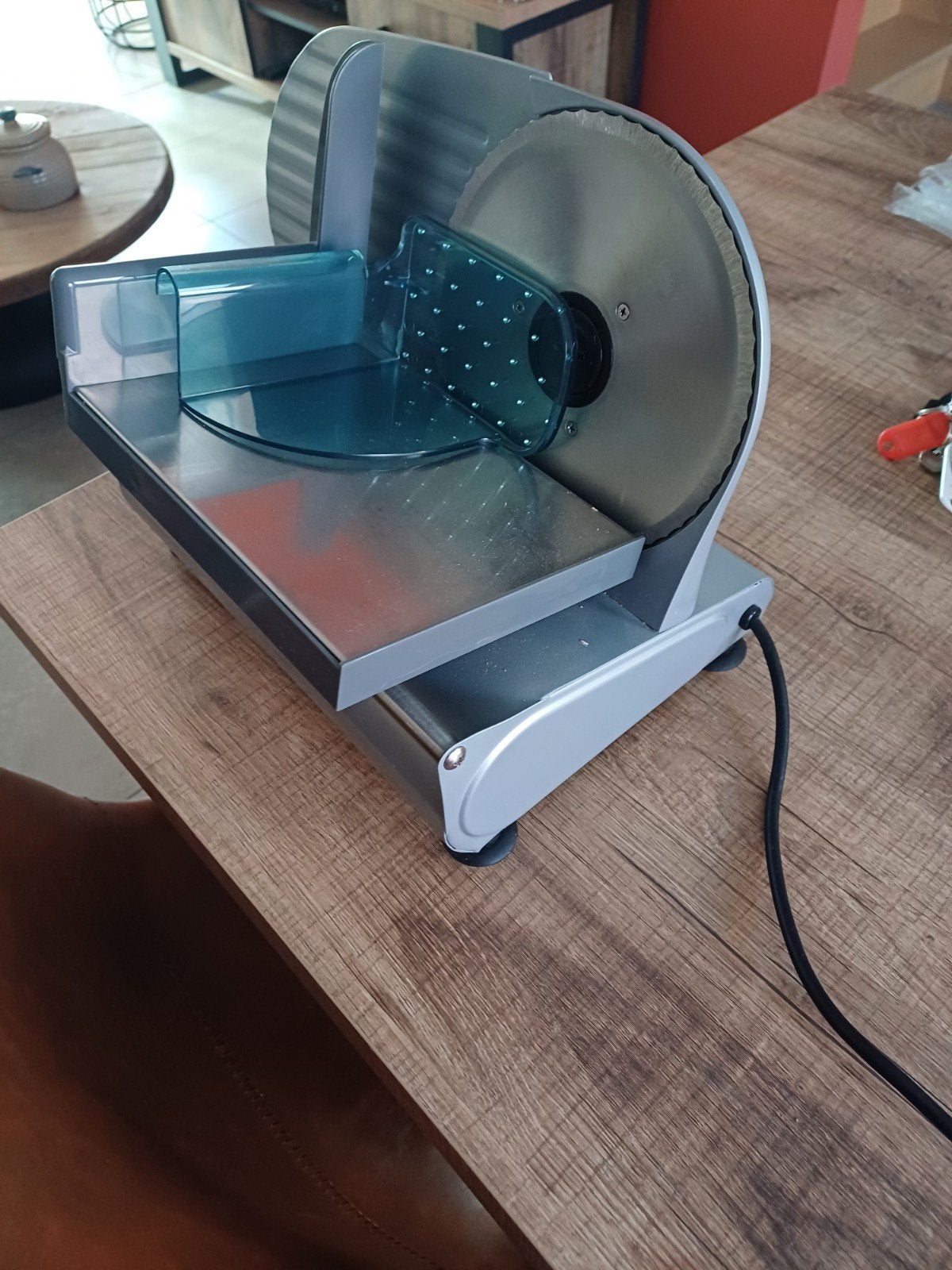 Vleessnijmachine domo, Enlèvement