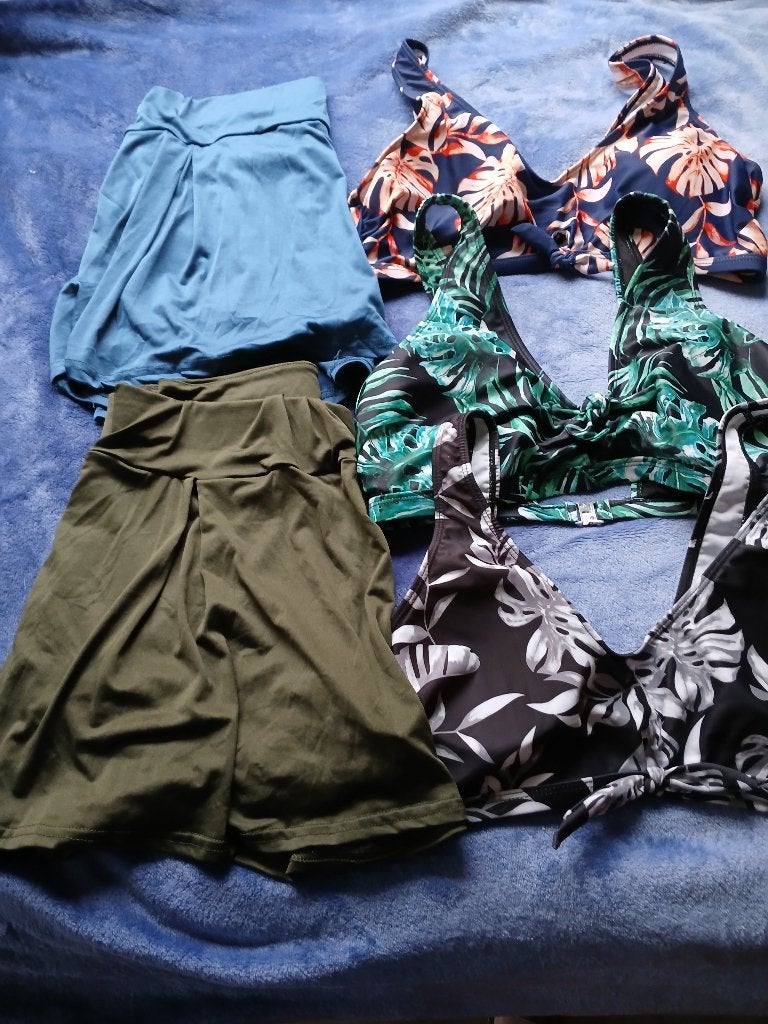 3 bikinitops 1xl met 2 broekrokjes, Kleding | Dames, Badmode en Zwemkleding, Ophalen, Zo goed als nieuw, Overige typen