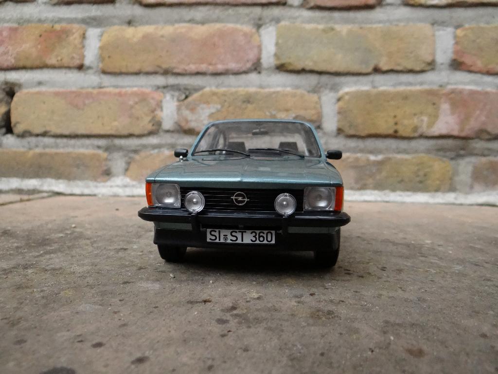 Opel (Kadett) Rallye (C2) "Winterfest" Norev 1-18, Hobby en Vrije tijd, Ophalen of Verzenden, Zo goed als nieuw, Auto, Norev
