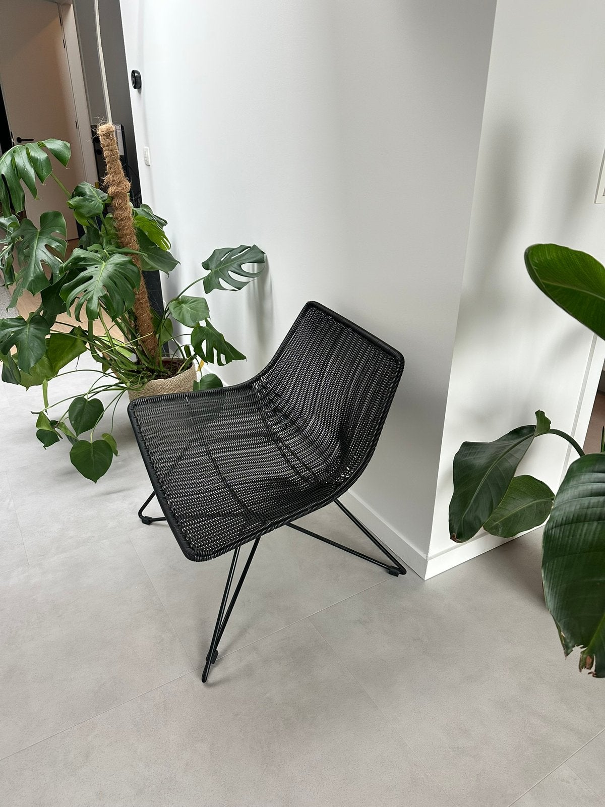 Zwarte rotan loungestoel / fauteuil, Ophalen, Zo goed als nieuw