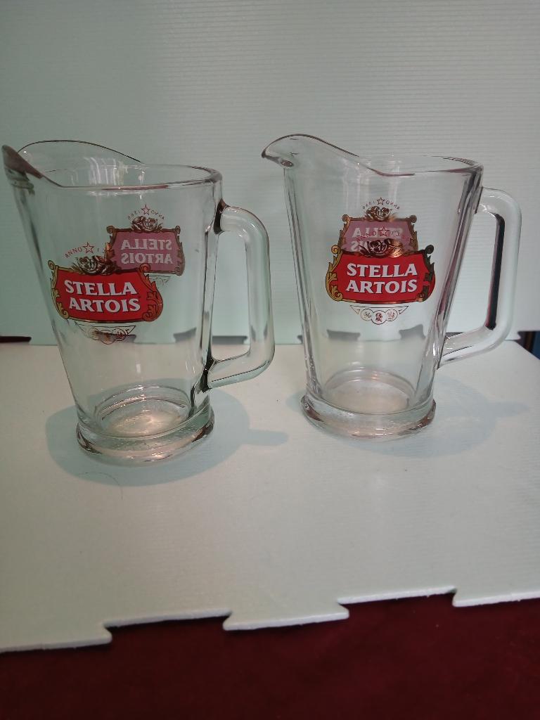 Twee grote en verschillende STELLA ARTOIS karaffen van 2,5 L, Verzamelen, Biermerken, Ophalen of Verzenden, Zo goed als nieuw