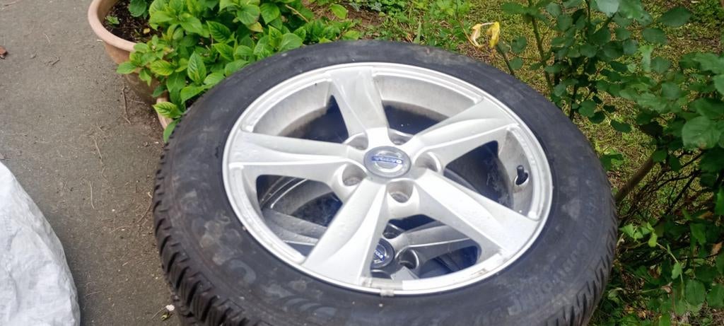 Winterbanden 205/55R16 91H Volvo, Autos : Pièces & Accessoires, Pneus & Jantes, Enlèvement, Pneus hiver, Jante(s)