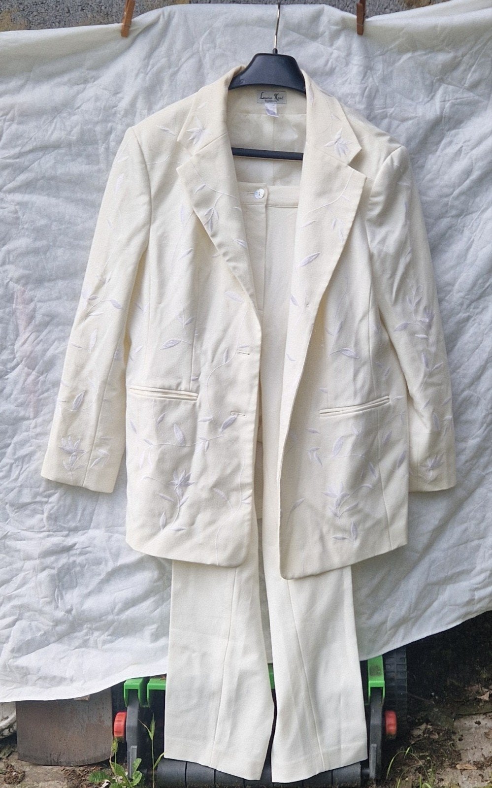 Tailleur pantalon, Taille 46/48 (XL) ou plus grande, Enlèvement ou Envoi, Comme neuf, Costume ou Complet
