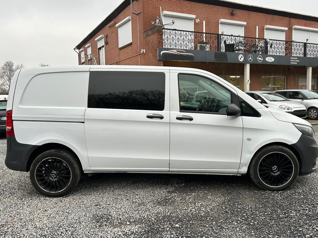Mercedes Vito bj 2017 avec 208 000 km de fret léger, Autos, Mercedes-Benz, Entreprise, 2 places, Boîte manuelle, Noir