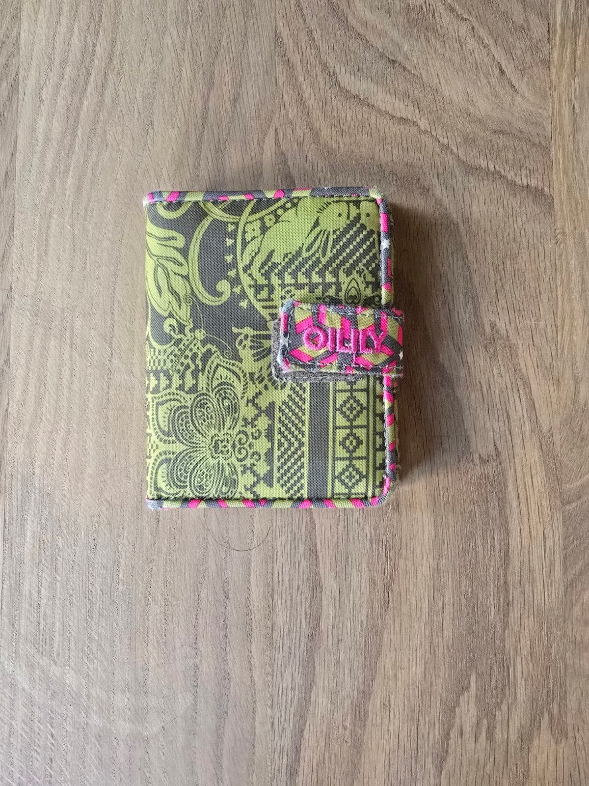 Portefeuille Oilily — Imprimé floral coloré — Vert, noir, Enlèvement ou Envoi, Comme neuf, Vert, Autres types