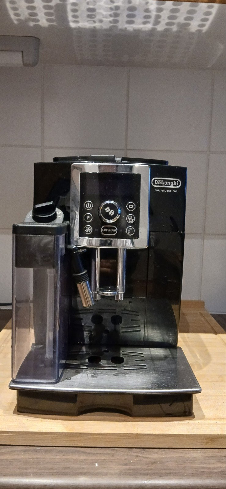 DeLonghi Magnifica S Cappucino, Electroménager, Cafetières, Réservoir d'eau amovible, Café en grains, Utilisé, Enlèvement