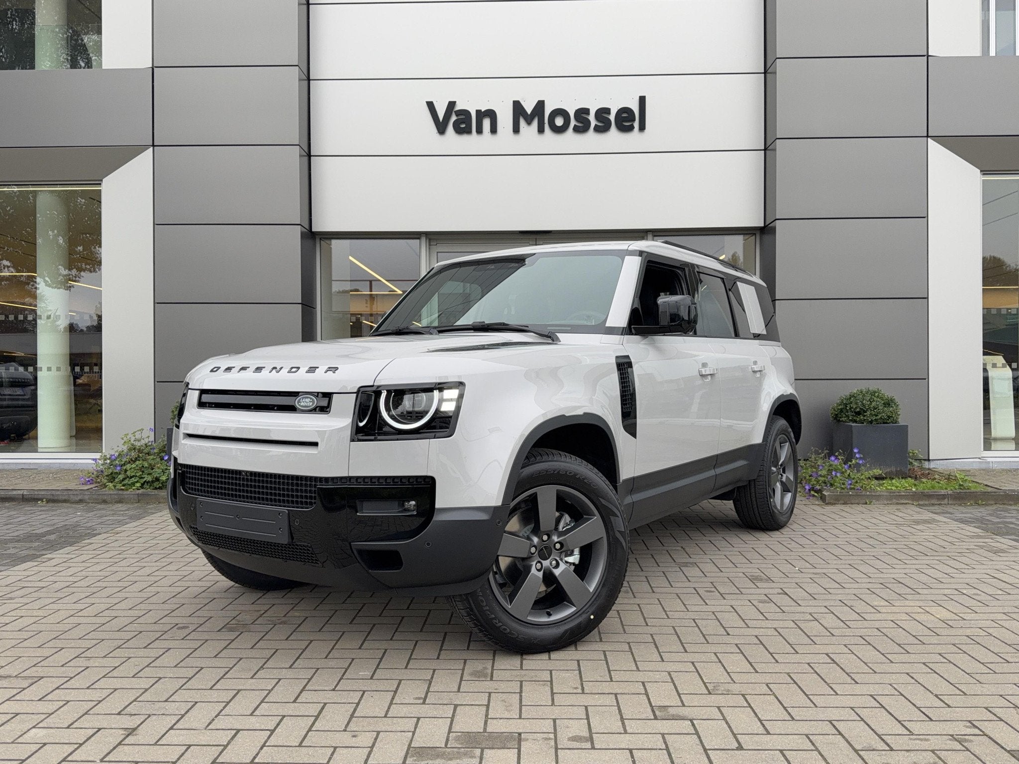 Land Rover Defender 110 D250 S edition AWD Auto. 26MY, Autos, Argent ou Gris, Achat, 3495 kg, 5 portes