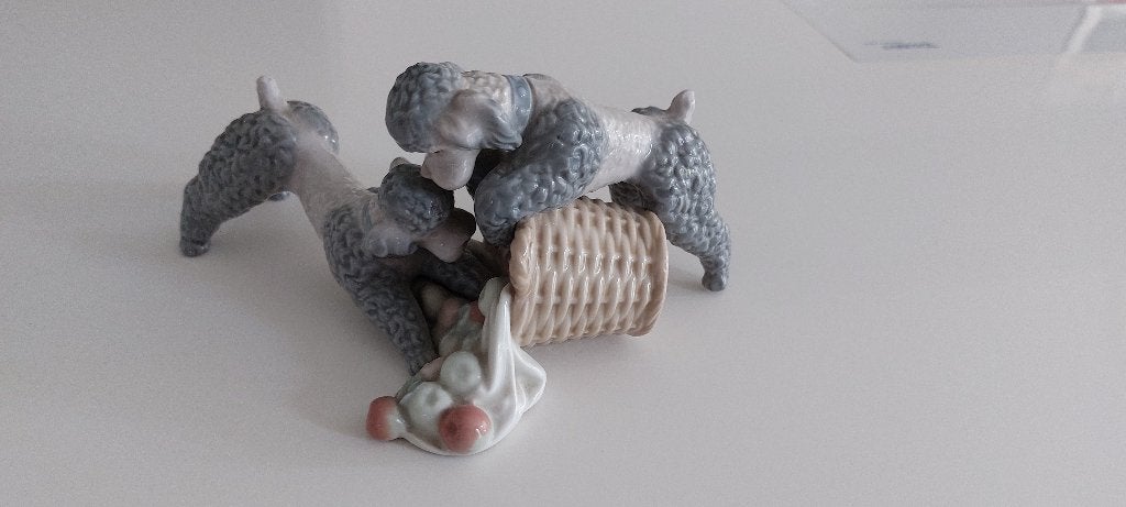 Vintage beeld Lladro spelende honden poedels met fruitmand, Ophalen of Verzenden