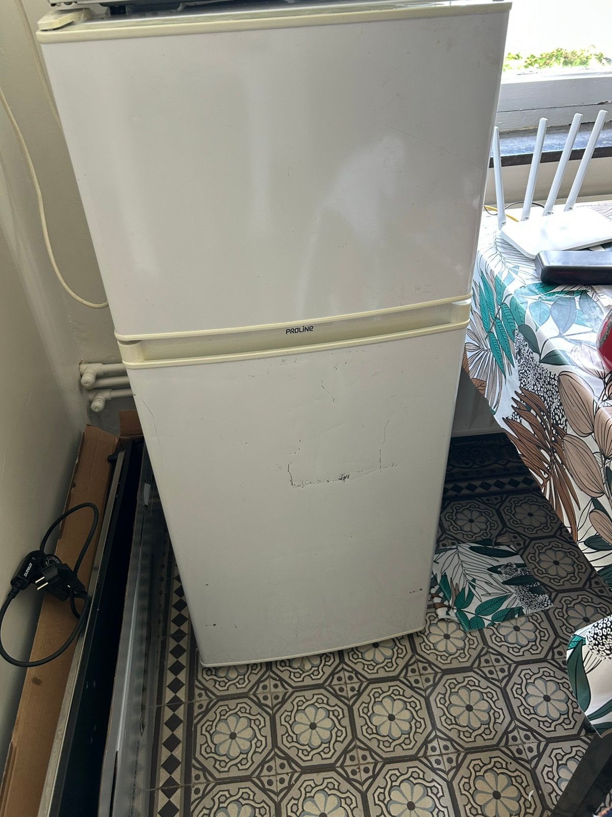 Frigo (ideal pour kot), Electroménager, Réfrigérateurs & Frigos, Avec compartiment congélateur, Utilisé, 200 litres ou plus, 45 à 60 cm