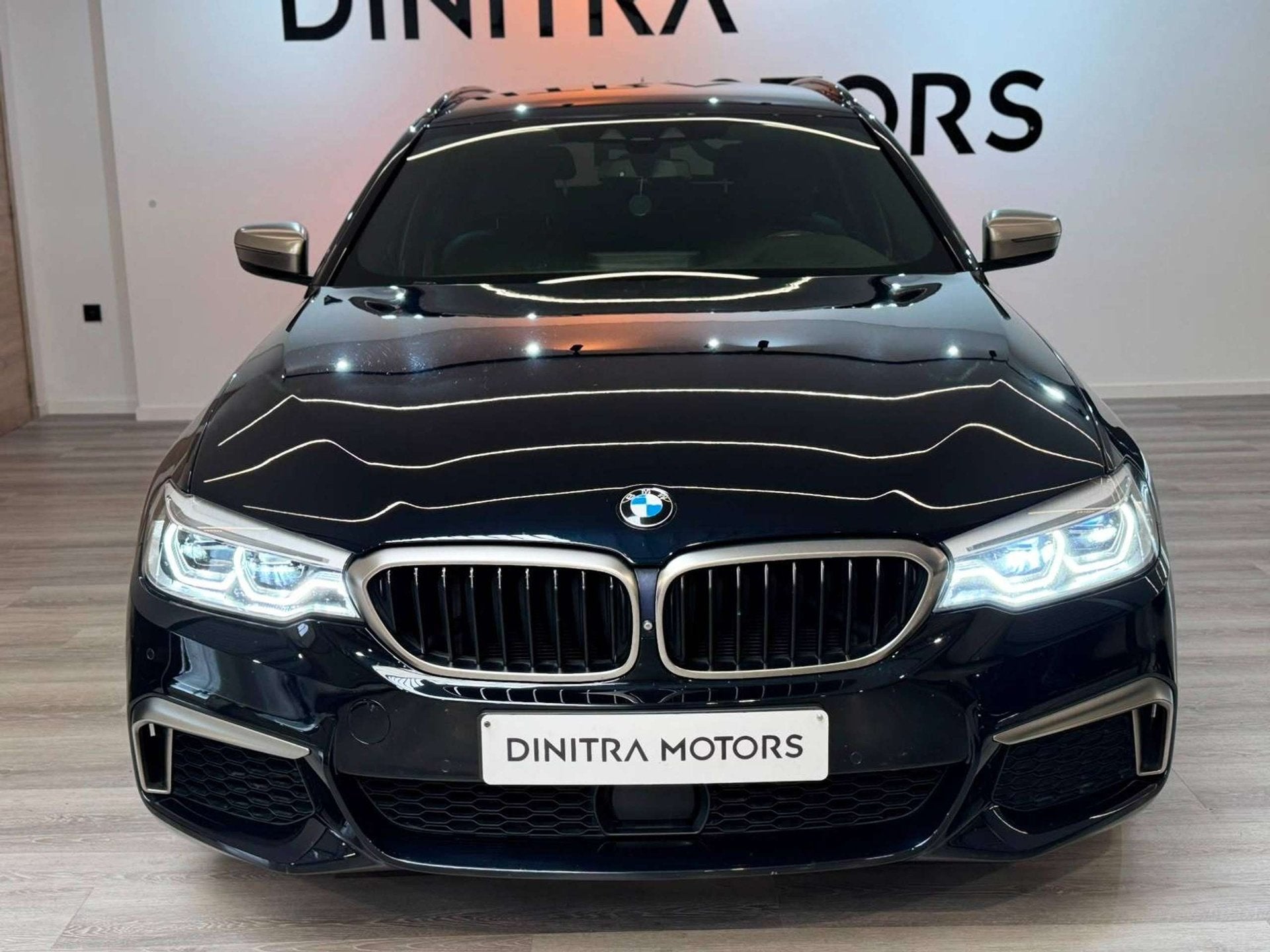 BMW M550 xDrive Lichte Vracht - Carplay/ACC/LED/Harman/360 C, Automaat, 2993 cc, Adaptive Cruise Control, Zwart